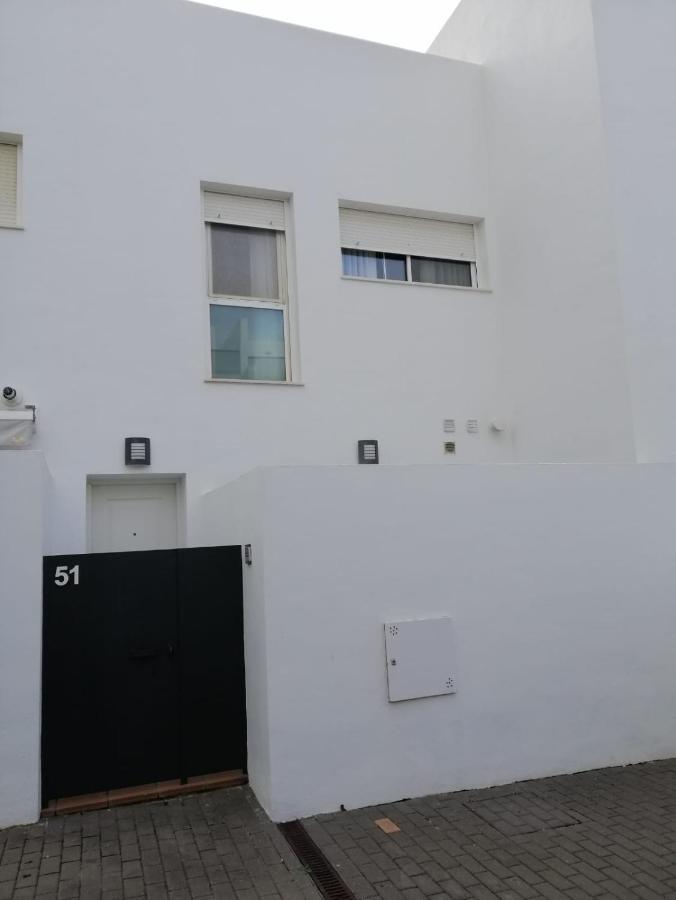 Casa Lua Apartment โกนิล เด ลาฟรอนเตรา ภายนอก รูปภาพ